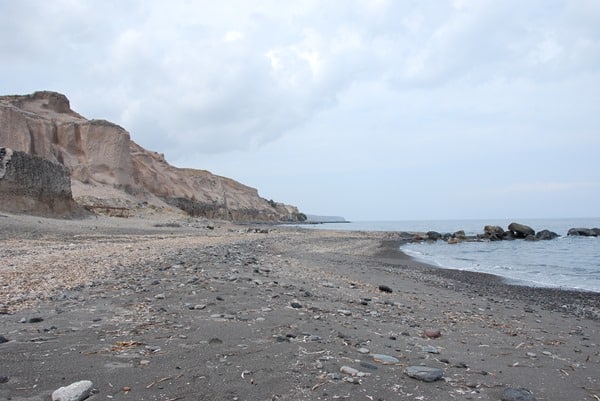 02_Schwarzer-Strand-Exo-Gialos-Beach-Santorini