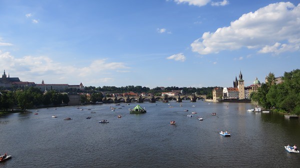 23_Blick-auf-Moldau-Karlsbruecke-Prag-Tschechei