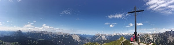 98_Panorama-Seefelder-Spitze-Gipfelkreuz-Tirol-Oesterreich