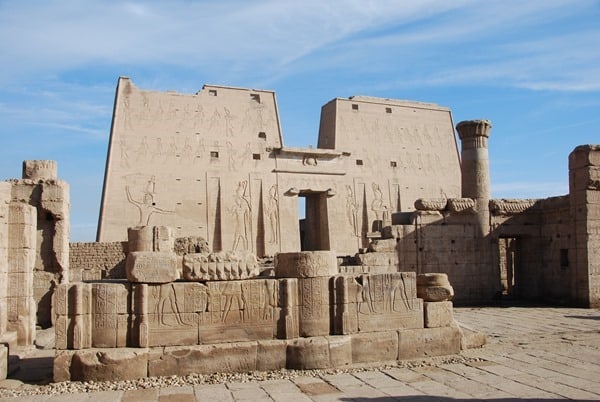 Horus Tempel von Edfu Pylon Ägypten Nil Nilkreuzfahrt