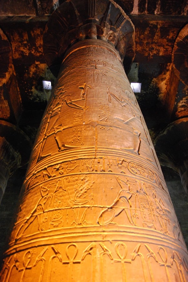 Horus Tempel von Edfu Säule Reliefpfeiler Ägypten 