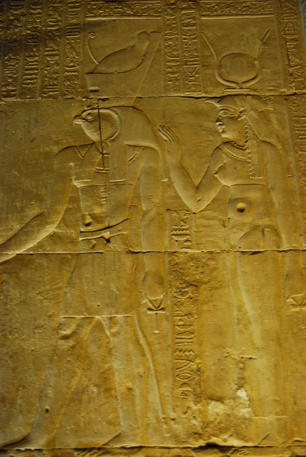 Horus Tempel von Edfu Horus und Isis Relief Ägypten