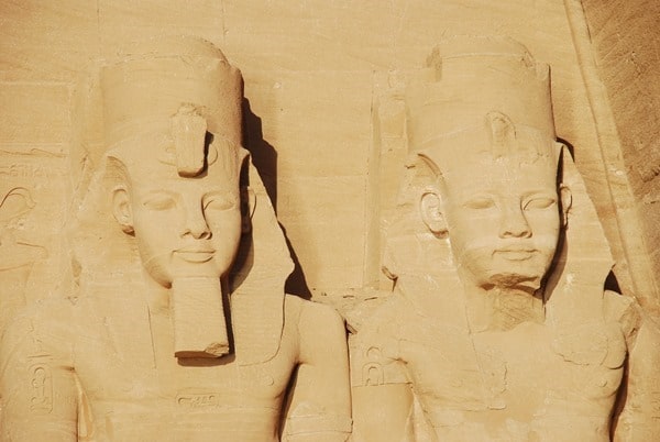 Nahaufnahme Abu Simbel Großer Tempel Ägypten Urlaub Nilkreuzfahrt