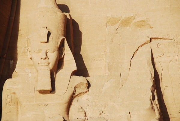 Nahaufnahme Ramses II Abu Simbel Großer Tempel Ägypten Urlaub Nilkreuzfahrt