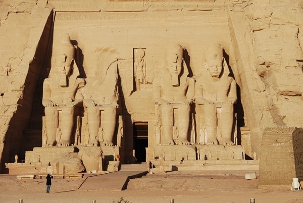 Tourist Abu Simbel Hathor Tempel Ägypten Urlaub Nilkreuzfahrt