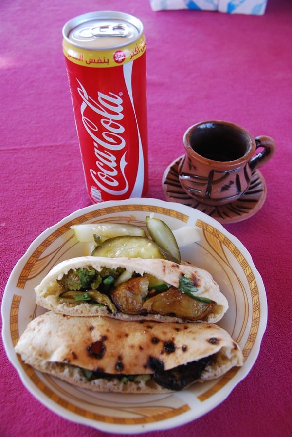 Falafel Frühstück Coca Cola Kaffee Abu Simbel Ägypten Urlaub Nilkreuzfahrt