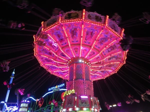 05_Fahrgeschaefte-Oktoberfest-Wiesn-Muenchen