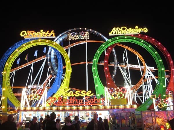 09_Achterbahn-Oktoberfest-Wiesn-Muenchen