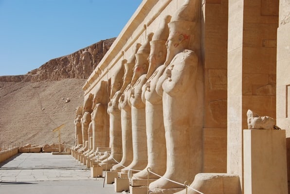 Nilkreuzfahrt Säulen am Tempel der Hatschepsut Luxor Ägypten