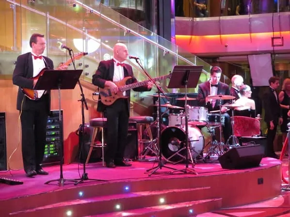 Kreuzfahrtschiff Royal Caribbean Vision of the Seas Tanzband