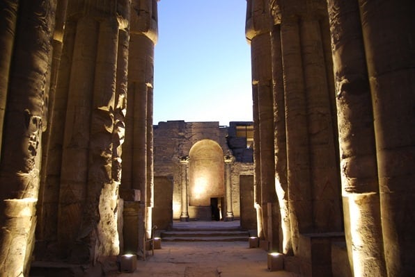 Nilkreuzfahrt Abends Luxor Tempel Nil Ägypten Urlaub