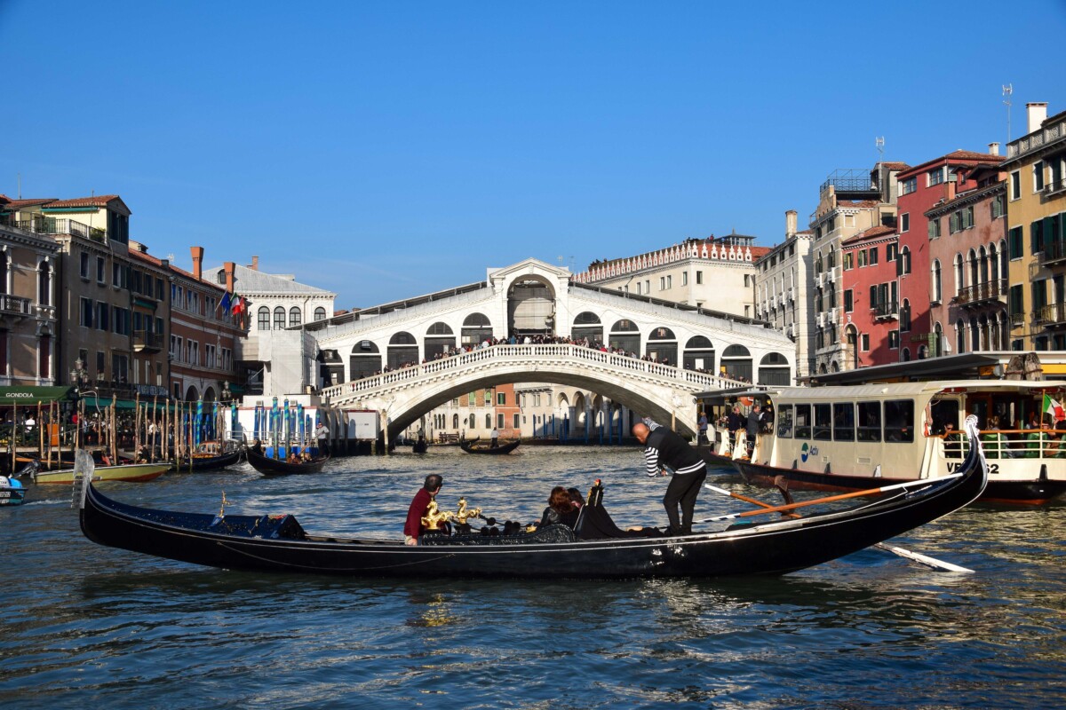 Sonniger Tag in der Stadt-Reise Venedig Duschvorhang 