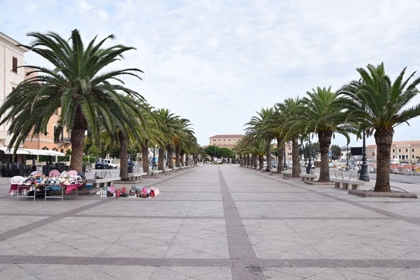 La Maddalena Sardinien Uferpromenade Stadt Italien Mittelmeer