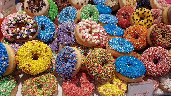 08_a-rosa-Flusskreuzfahrt-Rhein-bunte-Donuts-Markthalle-Rotterdam-Holland-Niederlande