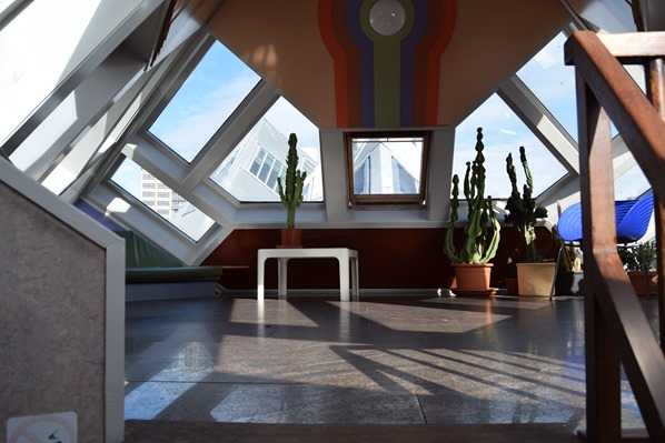 15_a-rosa-Flusskreuzfahrt-Rhein-Cube-House-Spitze-Rotterdam-Holland-Niederlande