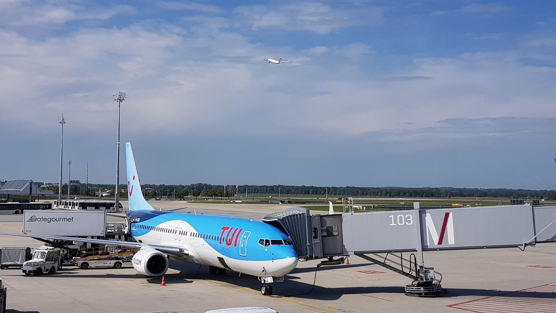 0 TUIfly Flughafen Muenchen Fliegen mit Kleinkind