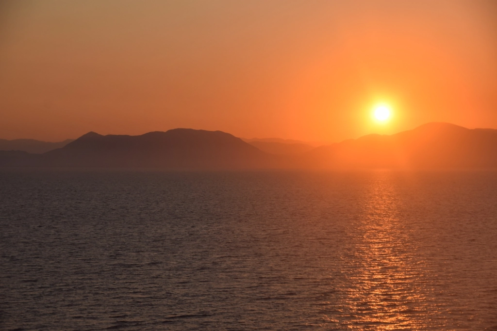 Familienkreuzfahrt Costa Sonnenaufgang Meer Griechenland Kreuzfahrt