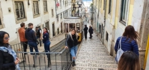 Städtereise Lissabon Sehenswürdigkeiten Instagram Hotspot Elevador da Glória Calçada da Glória Portugal