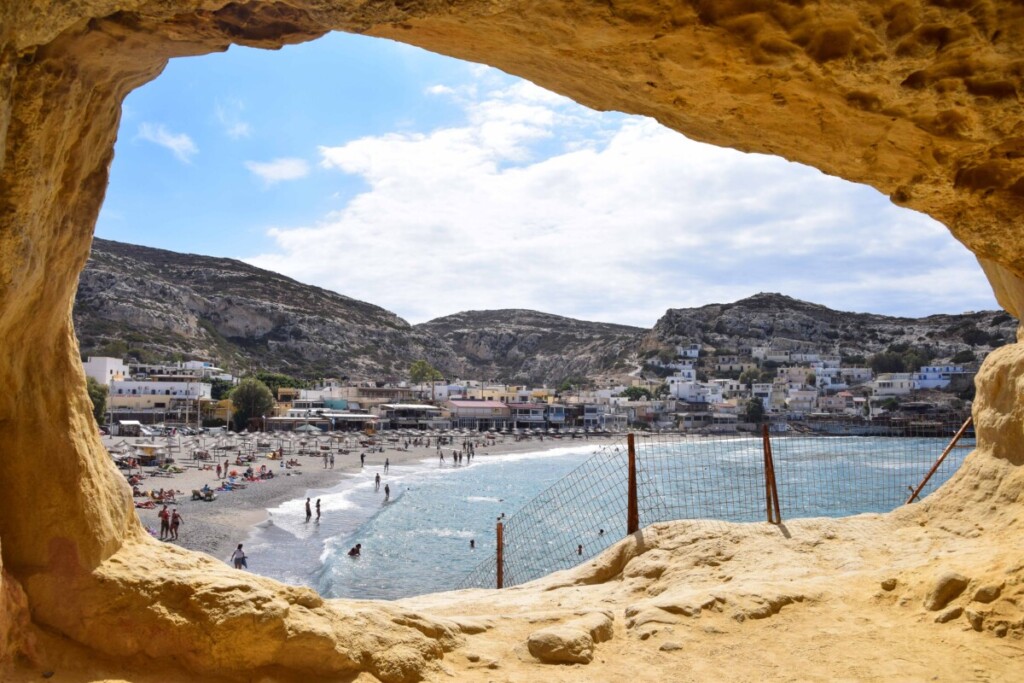 33 Aussicht Hoehlen von Matala Strand Kreta Griechenland