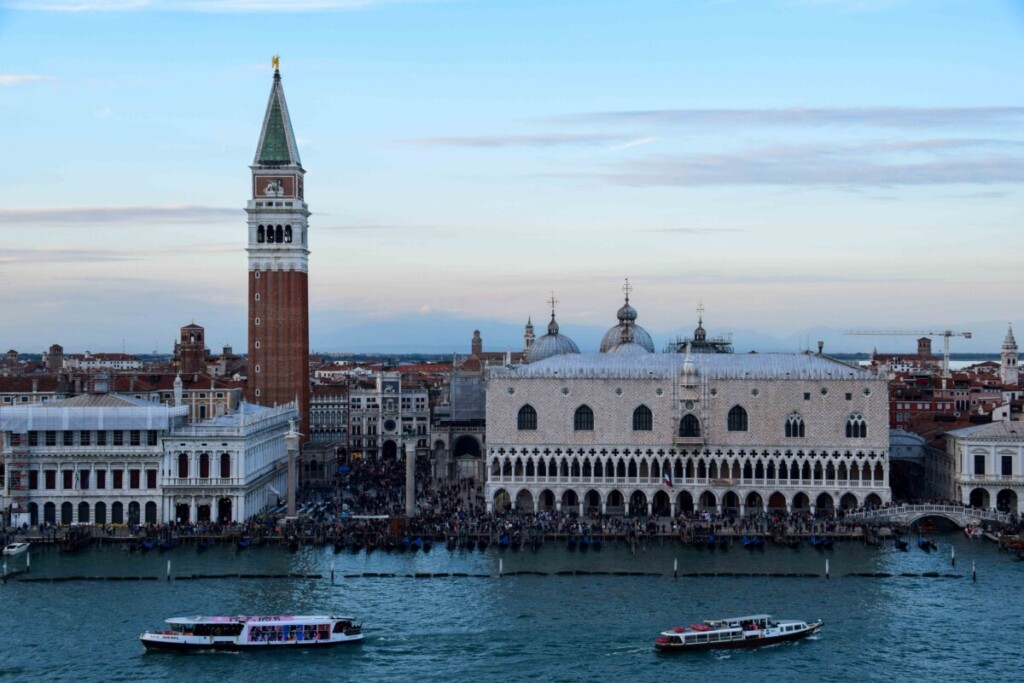 Dogenpalast Piazzetta San Marco Markusplatz Venedig Sehenswürdigkeiten Venetien Italien