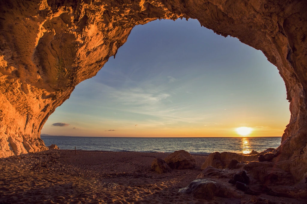 Höhle Grotte di Cala Luna Sonnenaufgang Golf von Orosei Sardinien Italien