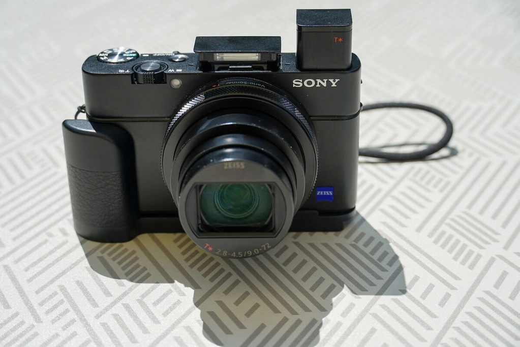 Reisekamera Sony RX100 VII Kompaktkamera Reisezoom Sucher Blitz