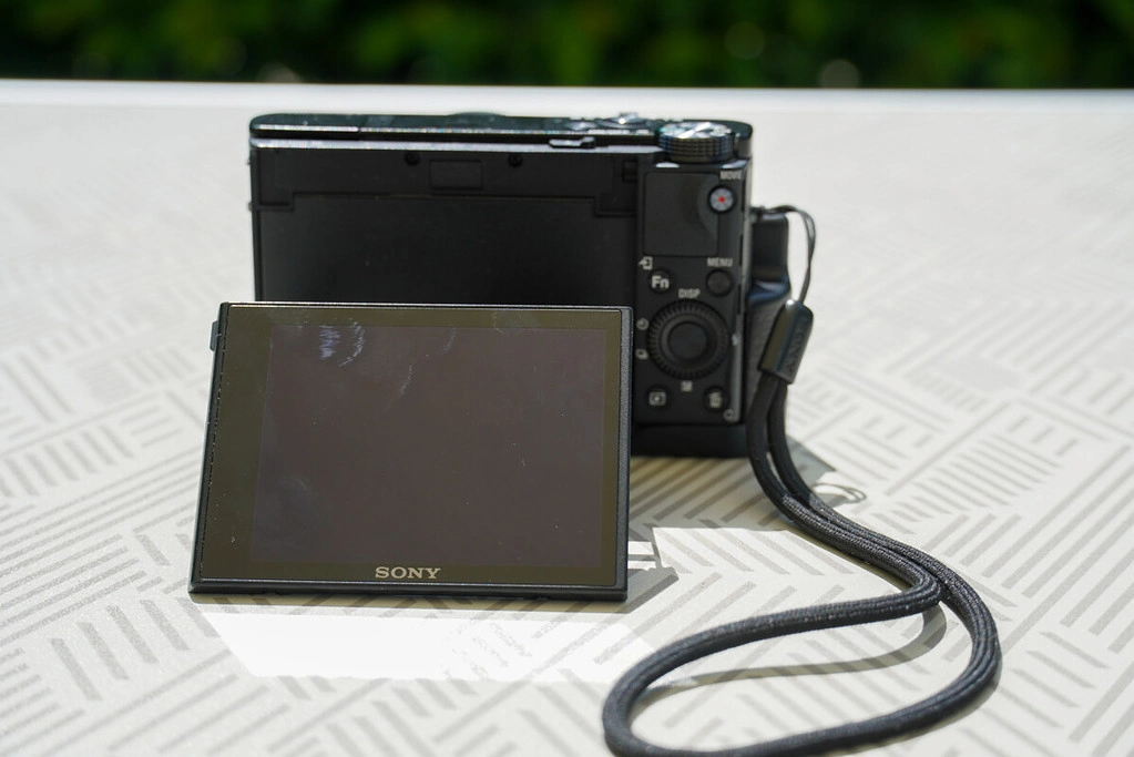 Reisekamera Sony RX100 VII Kompaktkamera klappbares Display