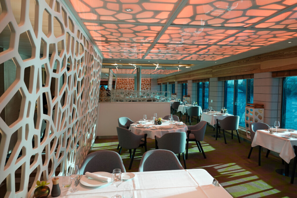 Deck 4 Hanseatic Restaurant Hanseatic Nature Kreuzfahrtschiff Hapag-Lloyd Cruises