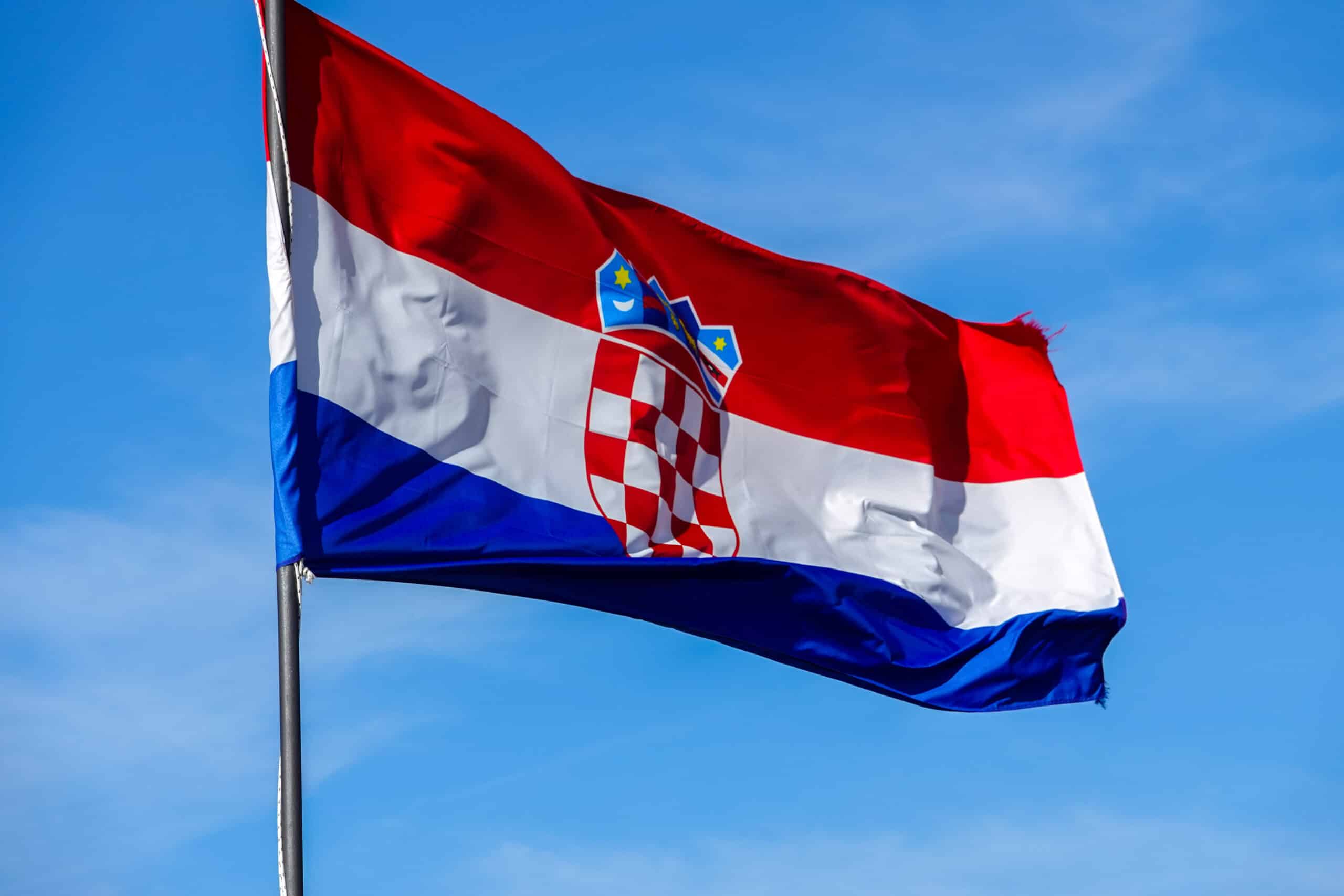 kroatische Flagge Dubrovnik Kroatien Dalmatien Azamara Quest Kreuzfahrt